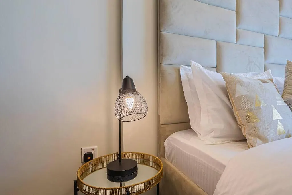 Axinite - Brand New! Warm Cozy 1 Bed High Floor Downtown Dubai Canal View Lägenhet